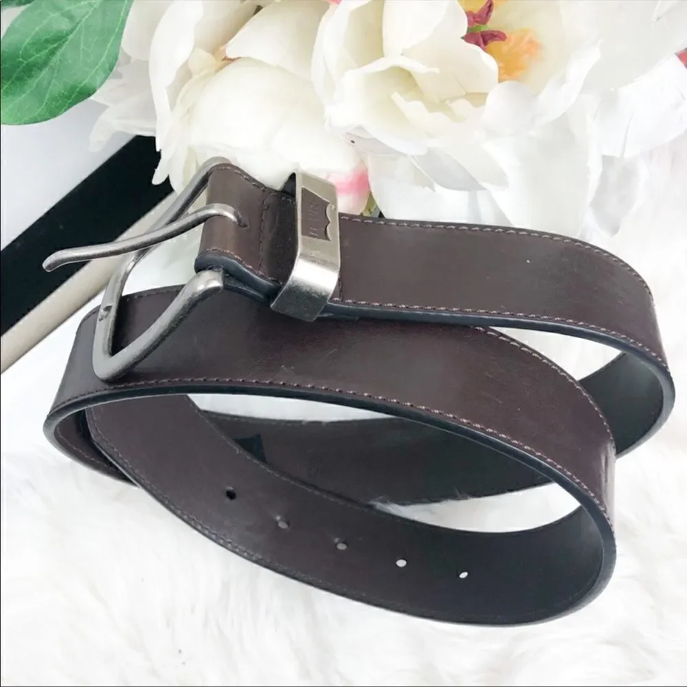 Levi’s | bonded leather belt Sz 32‎